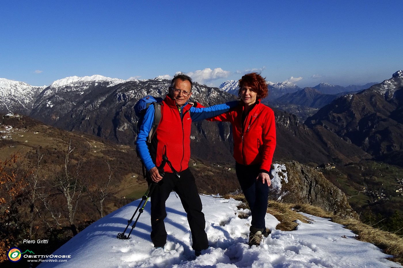 44 Cresta innevata panoramica sulla Val Taleggio.JPG -                                